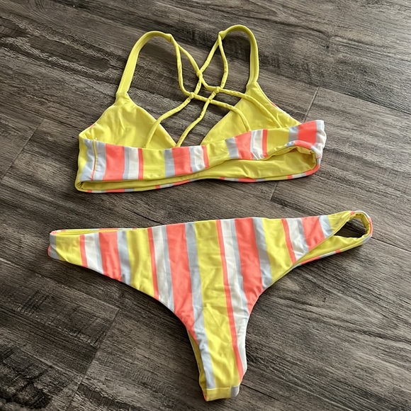 Two piece bikini - Picture 2 of 3